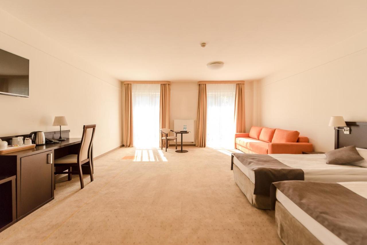 Hotel Elbrus Spa & Wellness Щирк Экстерьер фото
