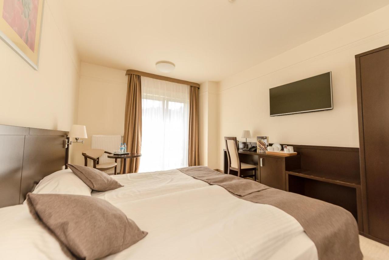 Hotel Elbrus Spa & Wellness Щирк Экстерьер фото