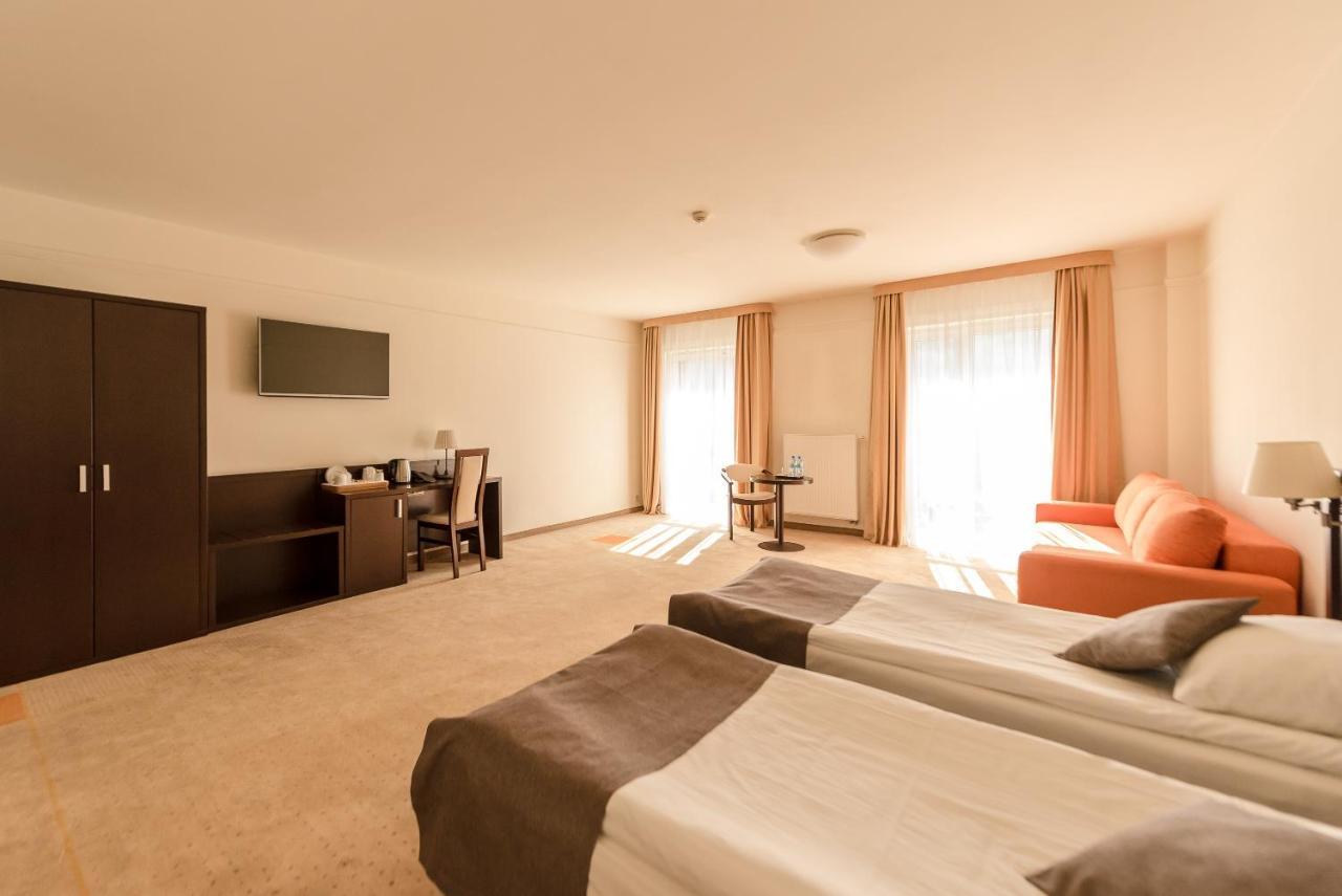 Hotel Elbrus Spa & Wellness Щирк Экстерьер фото