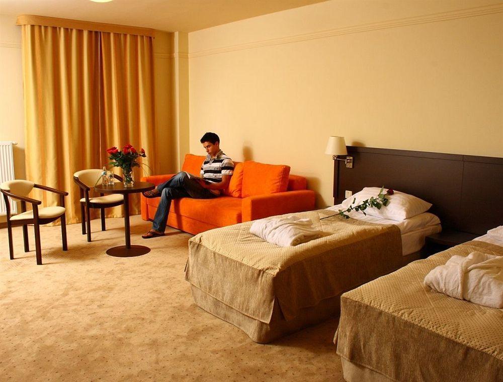 Hotel Elbrus Spa & Wellness Щирк Экстерьер фото