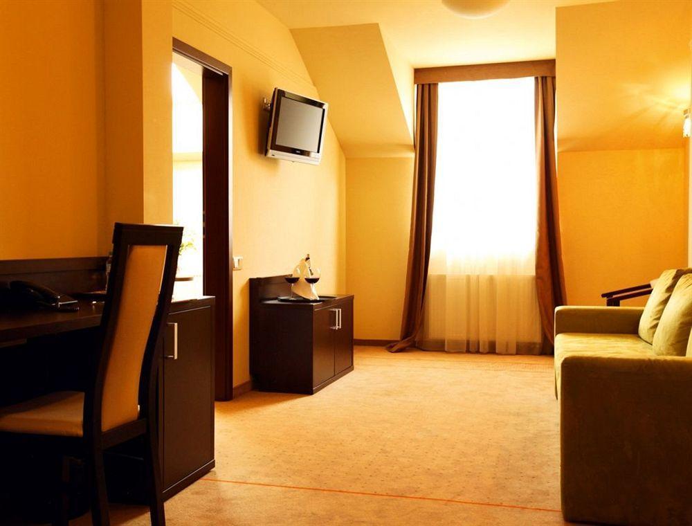 Hotel Elbrus Spa & Wellness Щирк Экстерьер фото