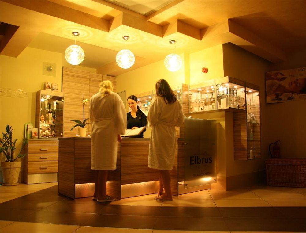 Hotel Elbrus Spa & Wellness Щирк Экстерьер фото