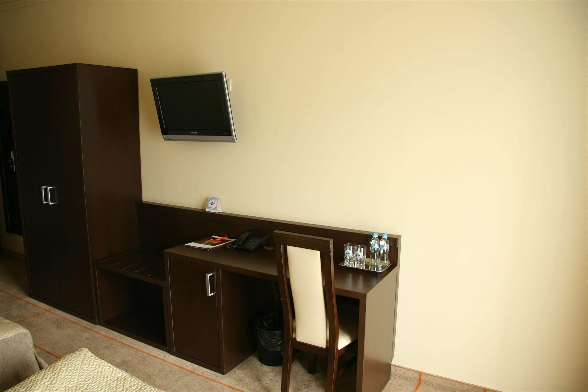 Hotel Elbrus Spa & Wellness Щирк Экстерьер фото