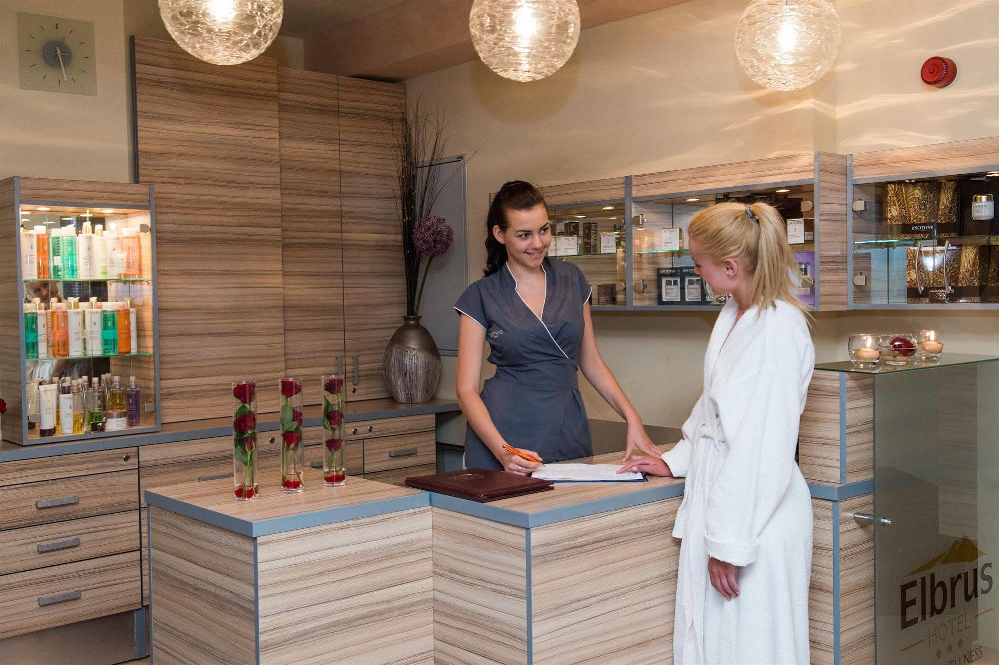 Hotel Elbrus Spa & Wellness Щирк Экстерьер фото